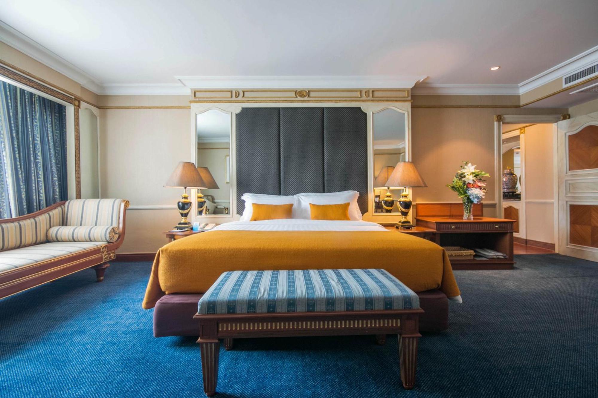 Golden Tulip Sovereign Hotel Bangkok Exterior foto